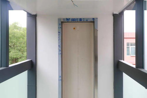石景山某小區(qū)老樓電梯增設(shè)工程進(jìn)入收尾階段，居民“一鍵直達(dá)”生活指日可待